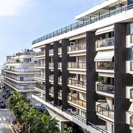 Elegance And Refinement With Ac - *