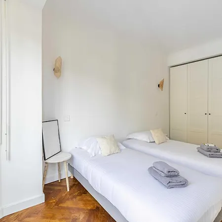 Elegance And Refinement With Ac -